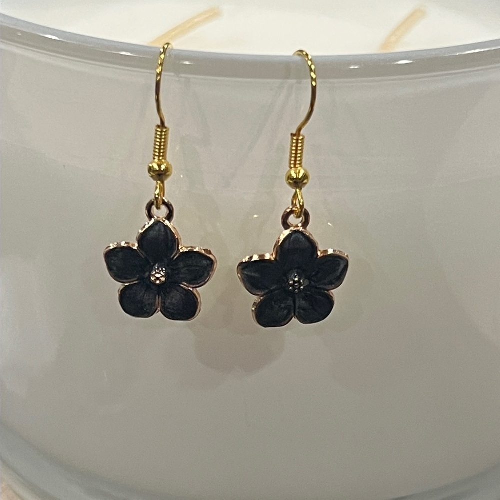 Elegant Black Flower Earrings